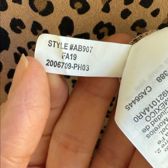 J. Crew Leopard Print Tissue Crepe Cotton Turtleneck XS Fall Layering Essential - Picture 8 of 8